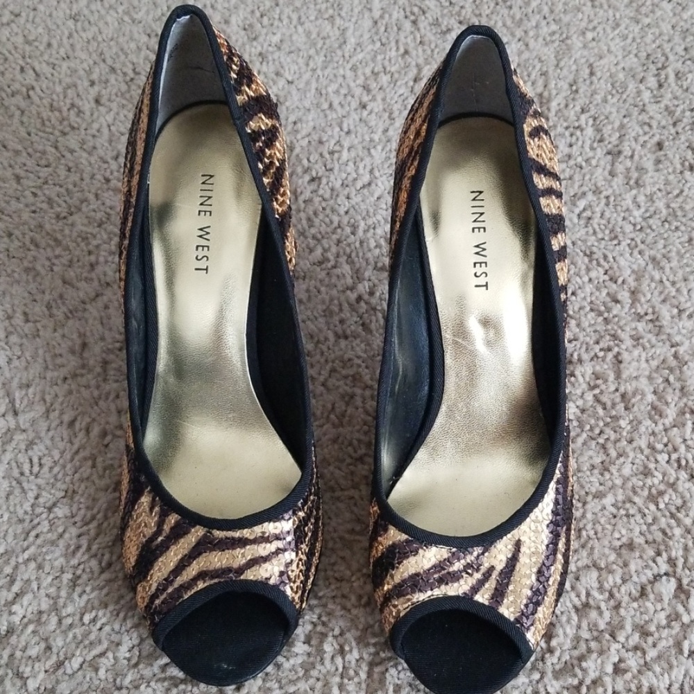 Shoes - Picture 2 of 3